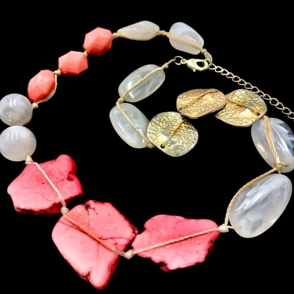 💙 5 for $25 💙 Pink & Gold Stone Necklace - Picture 3 of 3